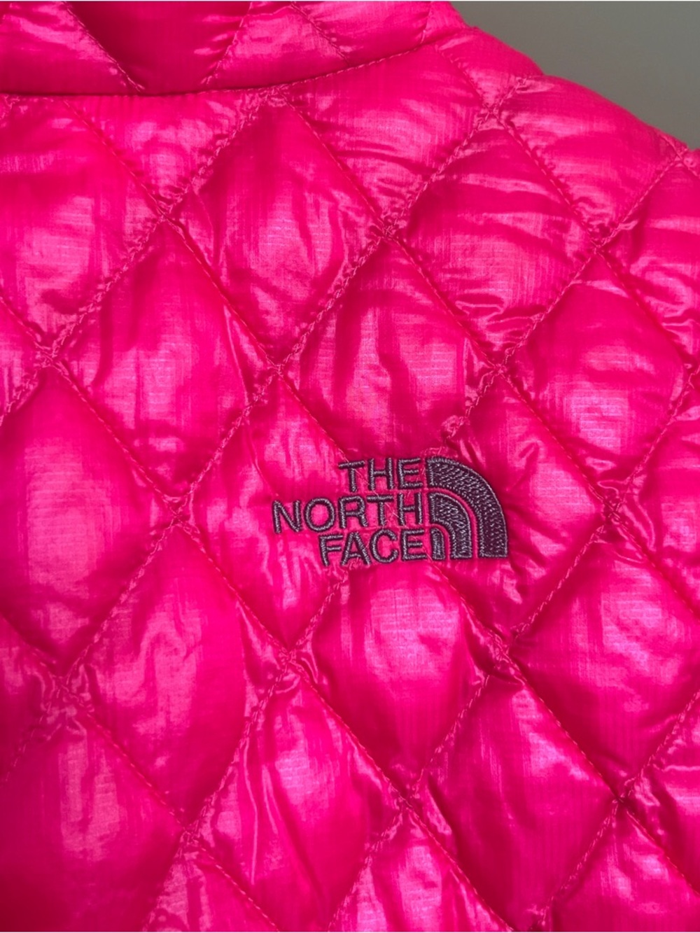 The North Face Thermoball Vest SZ XS Hot Pink Gorpcore Travel Lightweight - Picture 4 of 11